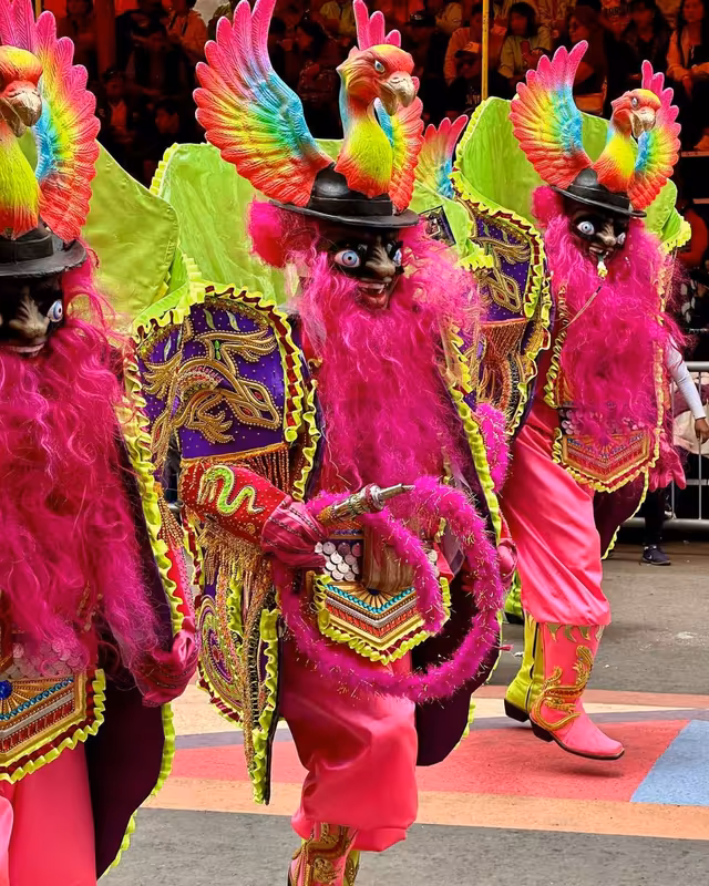 Morenada por hombres en el carnaval de Oruro