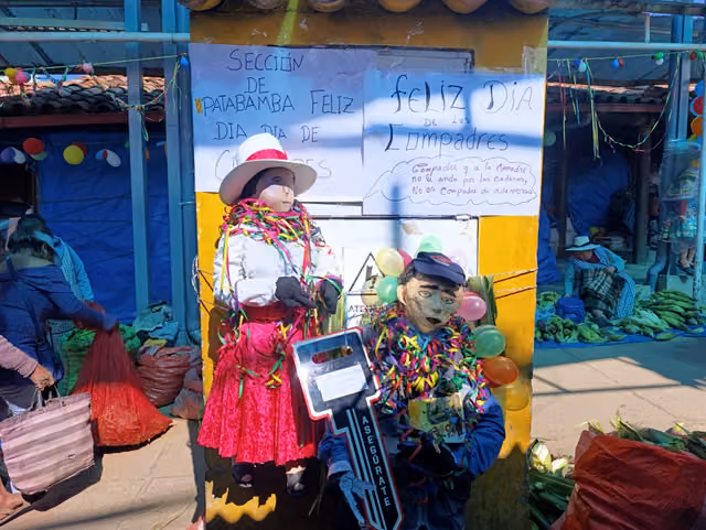 Festividad de comadres, mercado Vinocanchon 23