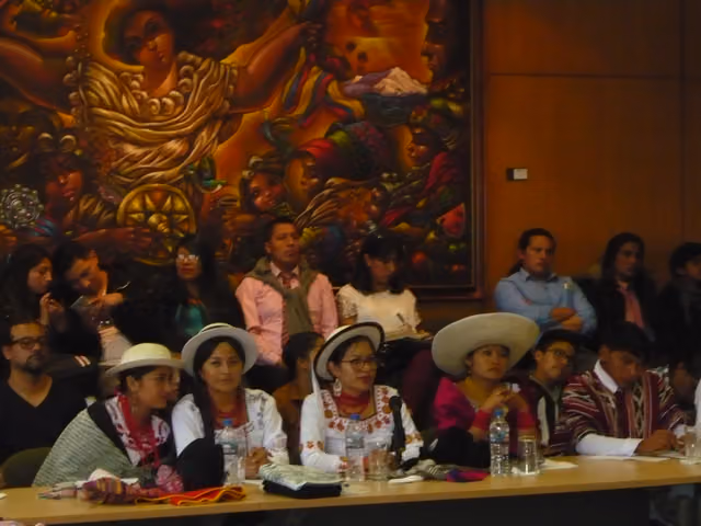 Presentación de vestimenta indígena ecuatoriana, Mama Chumbi de mi vida (foto 03)