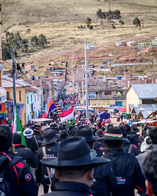 Procession of sikuris to the Calvarios of the Santísima Cruz, Huancané