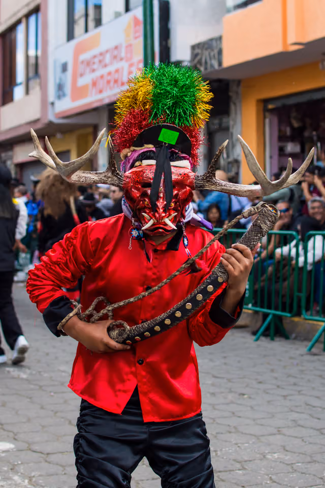 Píllaro devil with crossed aciales