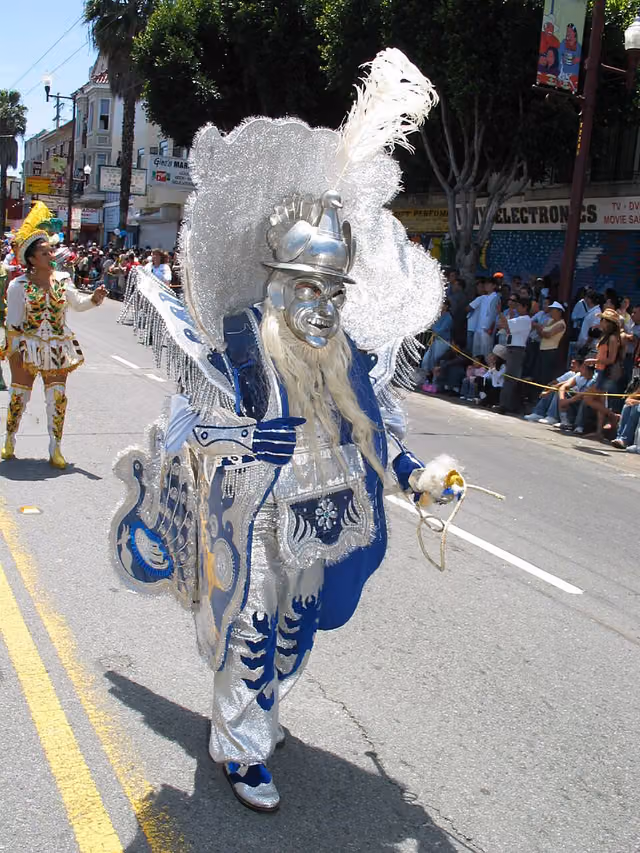 Morenada boliviana en el Carnaval de San Francisco (2006)