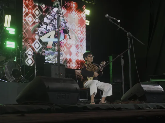 Segundo participante prejuvenil del Festival del Charango de Aiquile 2025, representando a Chuquisaca, con traje típico
