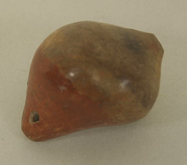 Ceramic whistle in the form of a shell