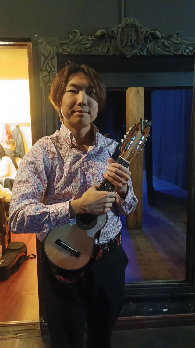 Retrato de Ryo Nishida en el Día Nacional e Internacional del Charango 2026