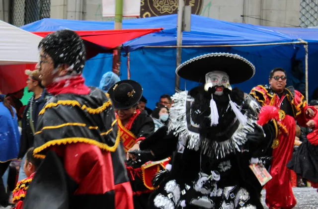 Comparsa de chutas en el Jisk'a Anata