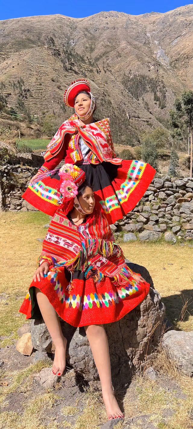 Portrait in traditional Cusco dress, Ollantaytambo