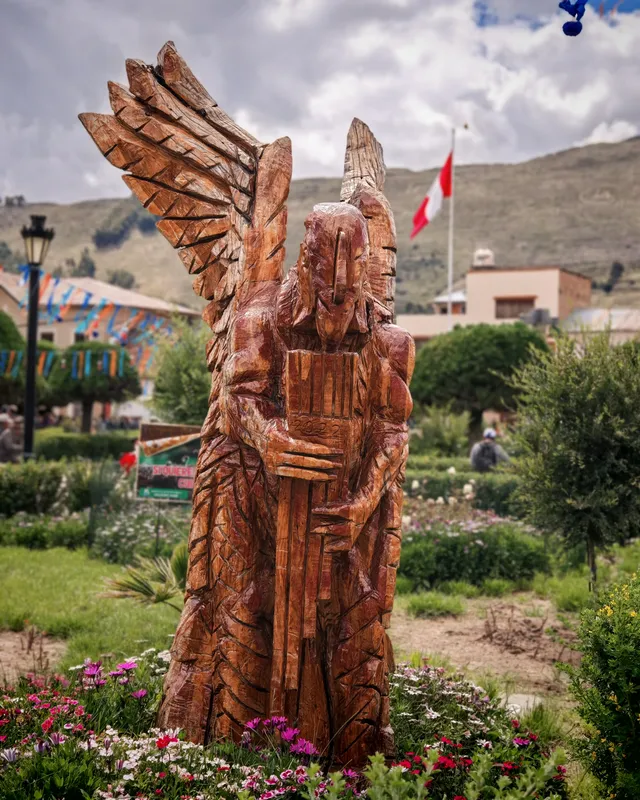 Emblematic monument of an anthropomorphic figure playing sikus in the Plaza de Armas of Huancané