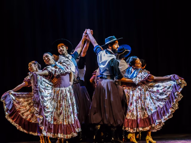 Día de los bailarines folclóricos