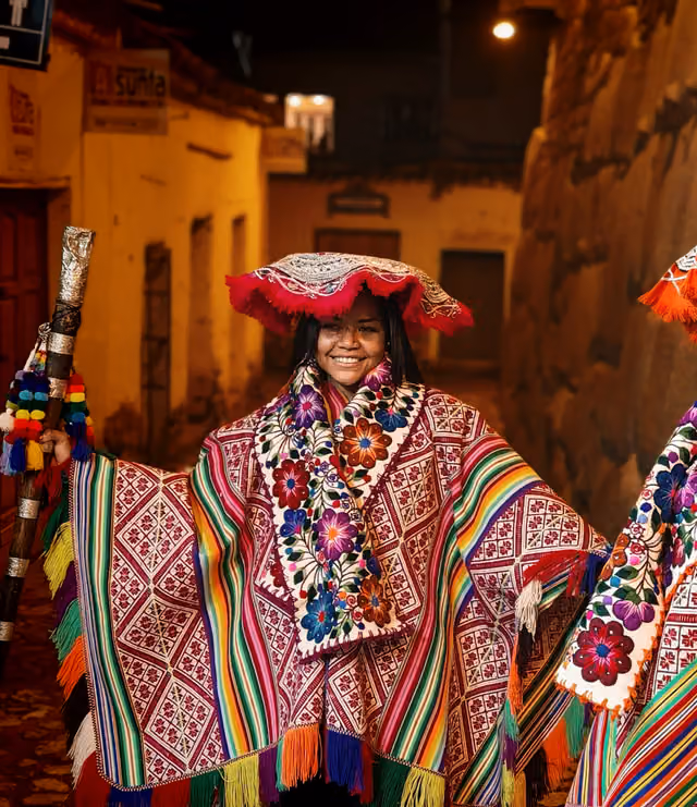 Mujer vestida con ropa cusqueña