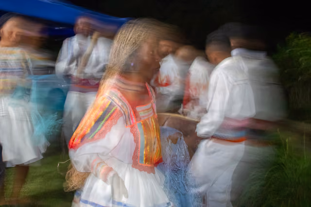 Saya afroboliviana en movimiento