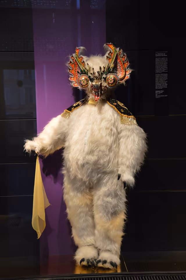 Bear costume, Musée du quai Branly