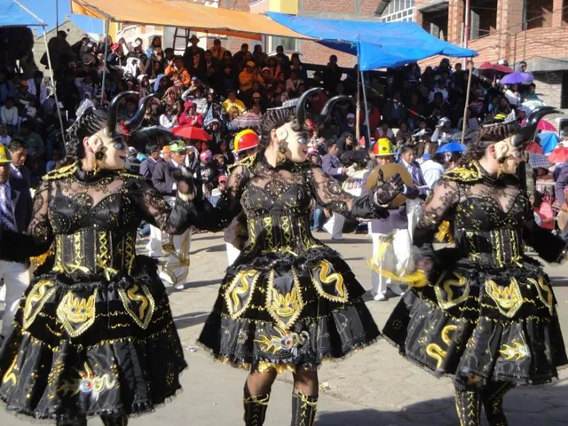 Carnival: K'acha block, Viudas Diablada Ferroviaria (Oruro)