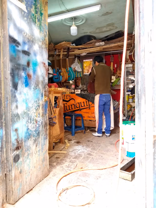 Tienda de bandurrias en Cusco