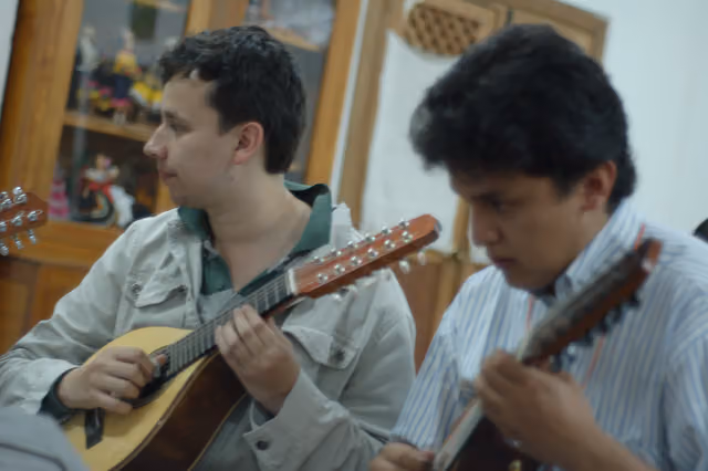 Bandola 3: musicians with Colombian Andean bandola