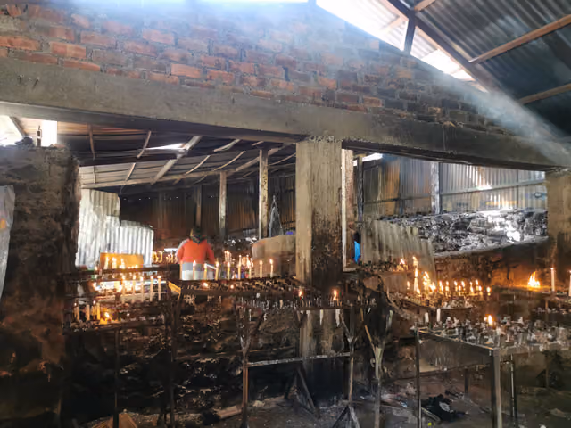 Candle stands beside the Qoylluriti sanctuary