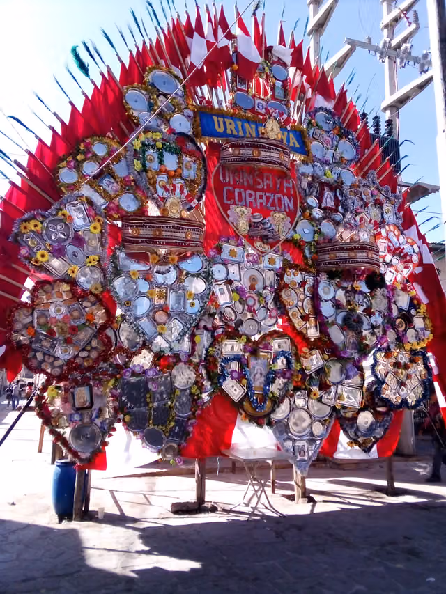 Altar de descanso en la procesión tradicional de Chivay