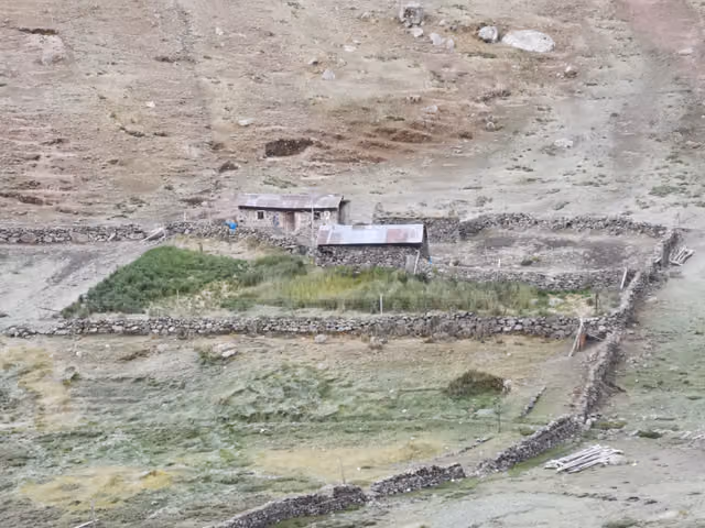 Local stone architecture in Qoylluriti