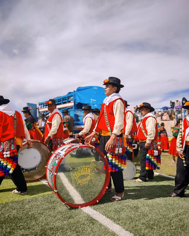 Músico del conjunto Chacareros de Coritamaya en el Jach'a Anata Phunchawi (05)