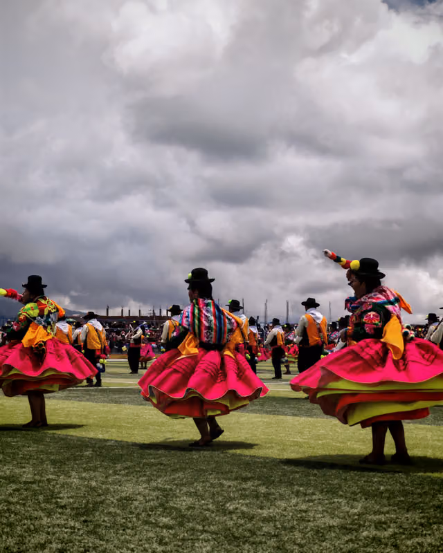 Mujeres bailando la danza los chacareros de Qoritamaya-01