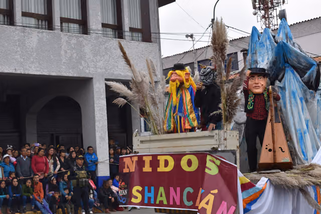 Huaraz Carnival: floats and dance troupes (1)