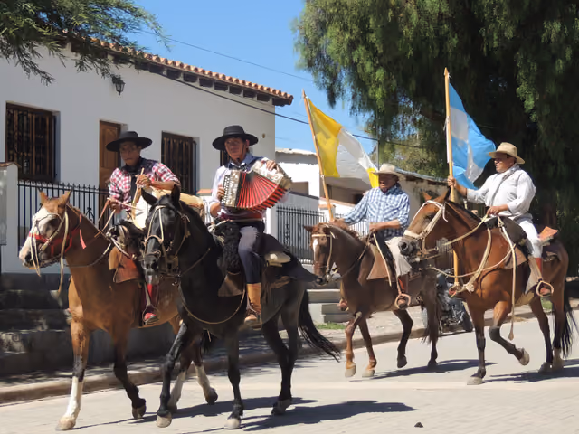 Mounted alféreces with flags and instruments, Molinos festivities (53)
