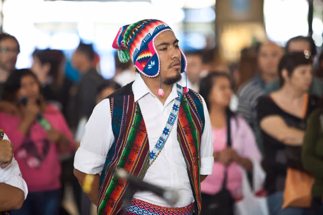 Música del altiplano en la estación de trenes de Constitución (15484124260)