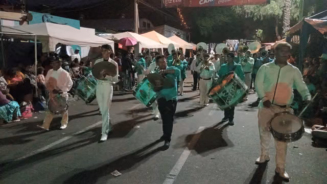 Tobas: band from the front (Bolivian carnival)