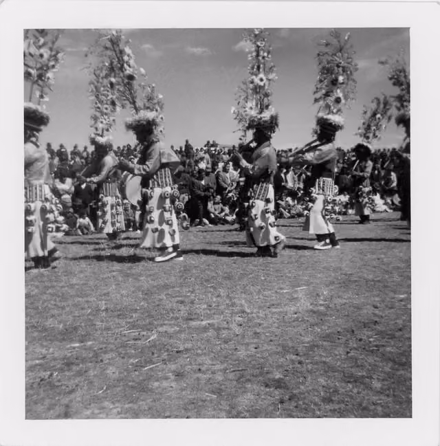 Compi Festival 0122: group photograph of musicians and dancers of the Mukululu dance