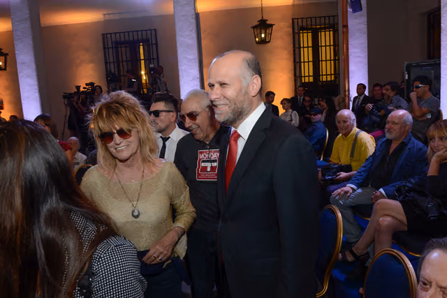 Ceremonia de promulgación de la ley del 20 % de música chilena