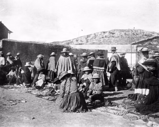 Market in Santa Rosa with Quechua Indians (SMVK 1271233)