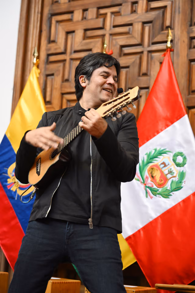 Ministros de la Comunidad Andina con el cajón peruano en Torre Tagle