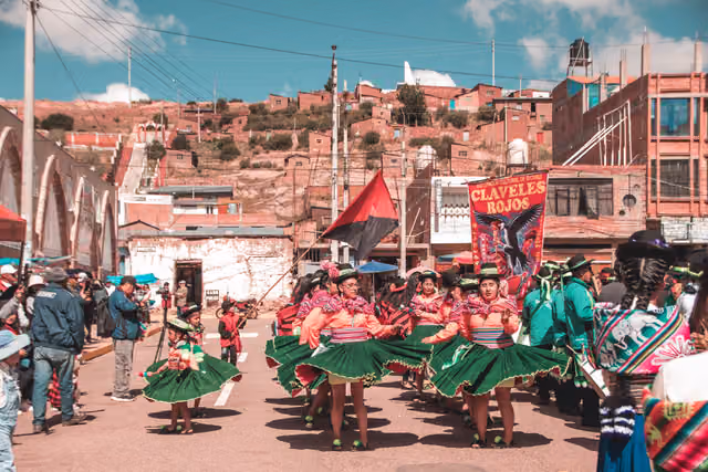 Retreta musical de sikuris en Huancané (1 de mayo)