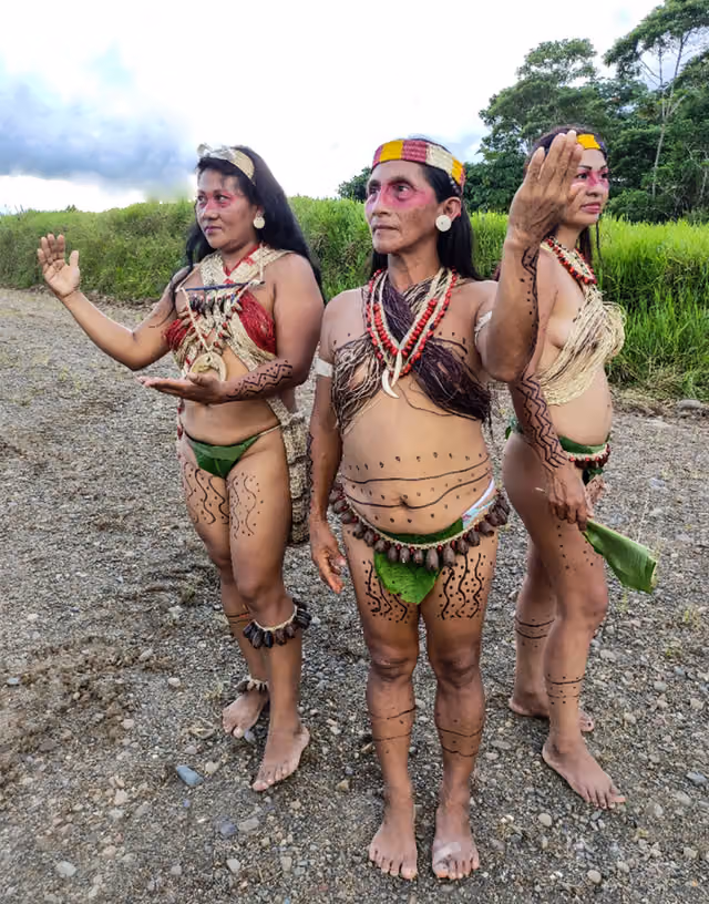 Mujeres danzantes huaorani de la Amazonía ecuatoriana