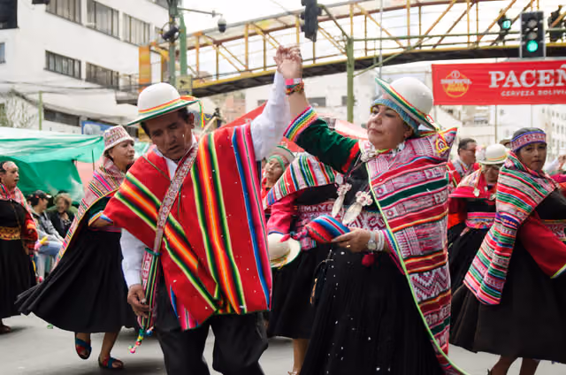 Kantus dancers in the street, Bolivian carnival 4