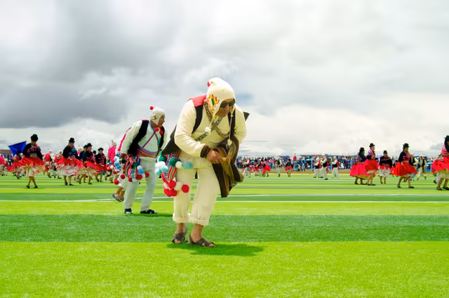 Llamayuris dance at the 'Jach'a Anata Phunchawi' carnival of Acora 2025
