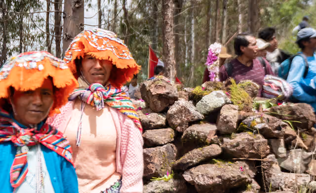 Linderaje 29: women at the restoration of the boundary marker