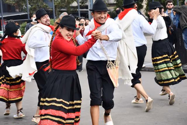 Colombian carranguero merengue dance