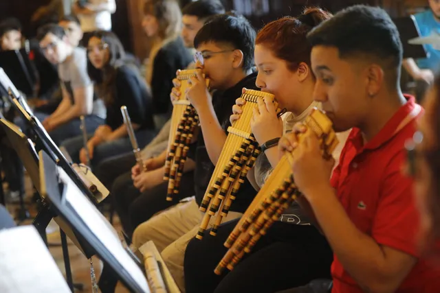 Sikuris en las Becas Martha Argerich, ensayo general