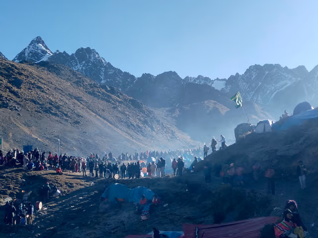 Pilgrims at the festival of the Lord of Quyllurit'i