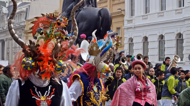 Bailes folclóricos en la Plaza de Armas, Día del Patrimonio