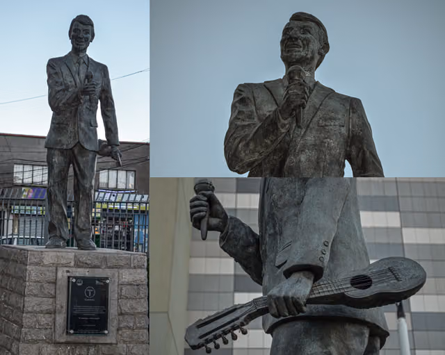 Monument to Carlos Palenque in El Alto