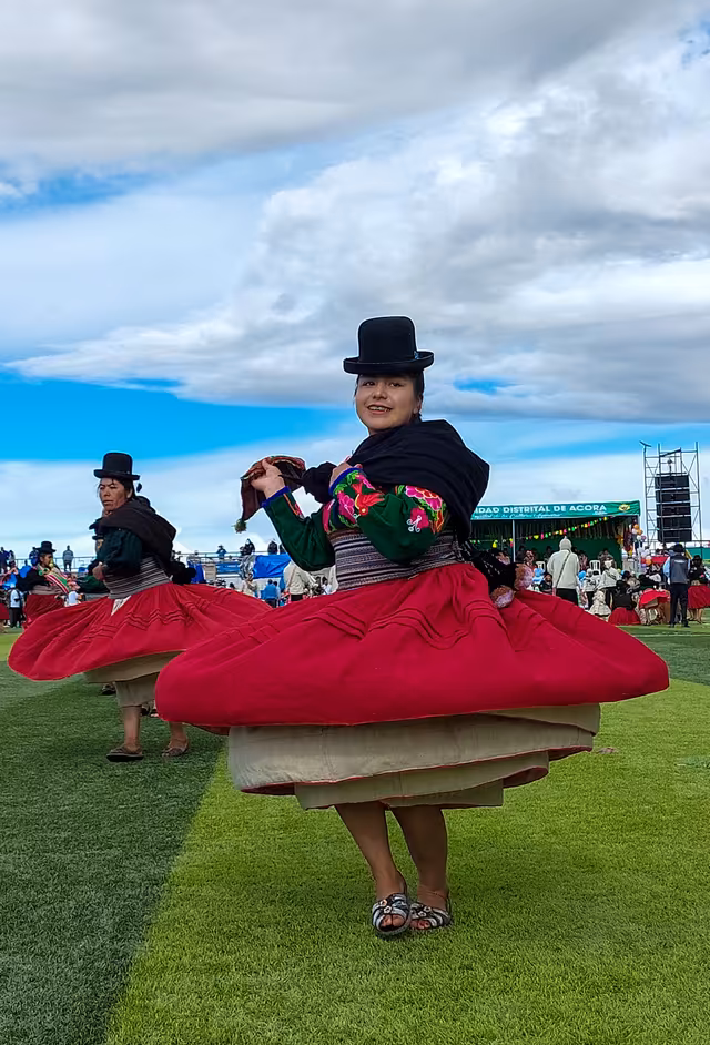 Woman in costume of the Uywa Ch'uwiris dance, Cucho Esqueña community