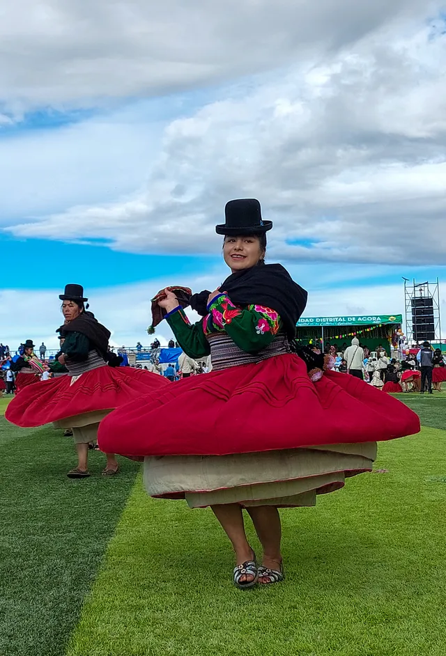 Woman in costume of the Uywa Ch'uwiris dance, Cucho Esqueña community