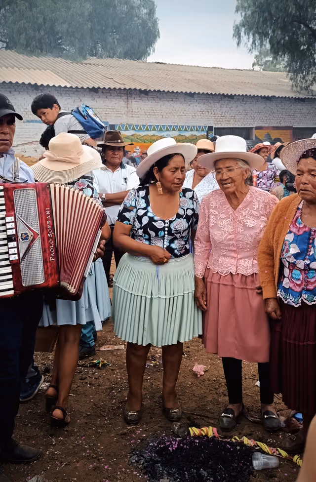 Encarnación Lazarte singing coplas at the Fiesta de Santa Vera Cruz