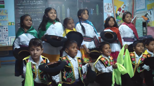 Vestidos para la danza tradicional de Nivín (Casma)