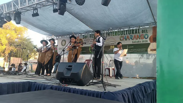 Participantes de La Paz en el III Festival Intercultural del Charango en Sacaba