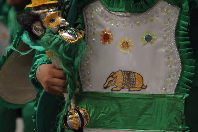 Integrante de una banda del festejo boliviano en Buenos Aires, foto 03