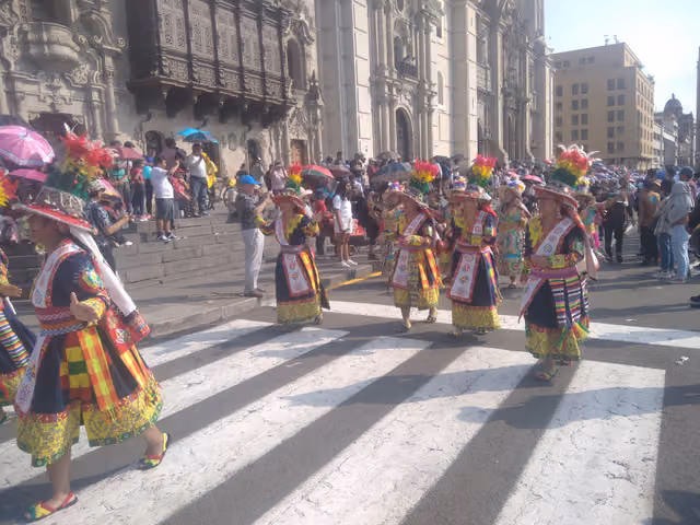 Pasacalle de morenada en Lima, Festividad de la Virgen de la Candelaria 2024 (foto 1137)