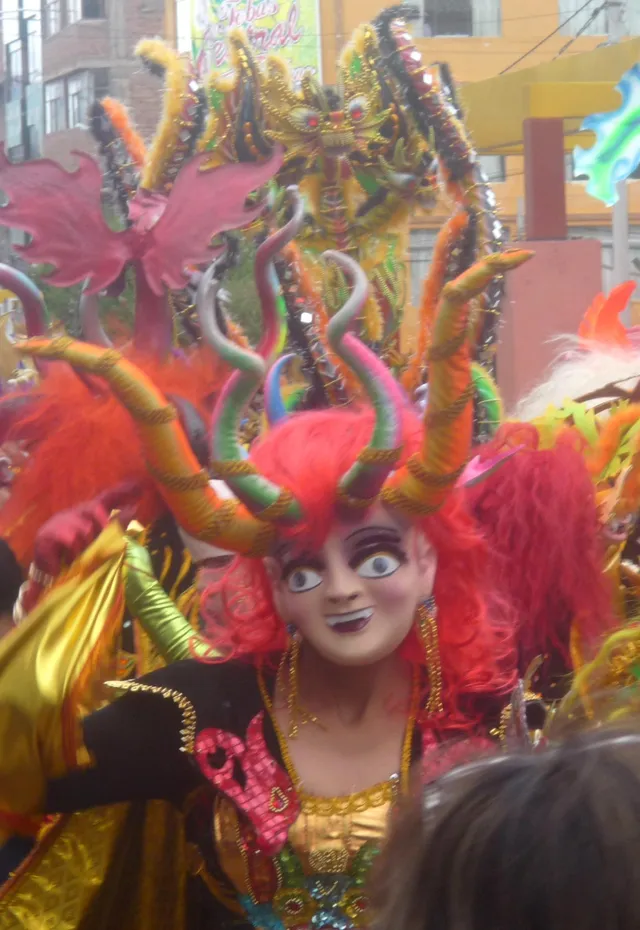 Máscara de la diablada puneña
